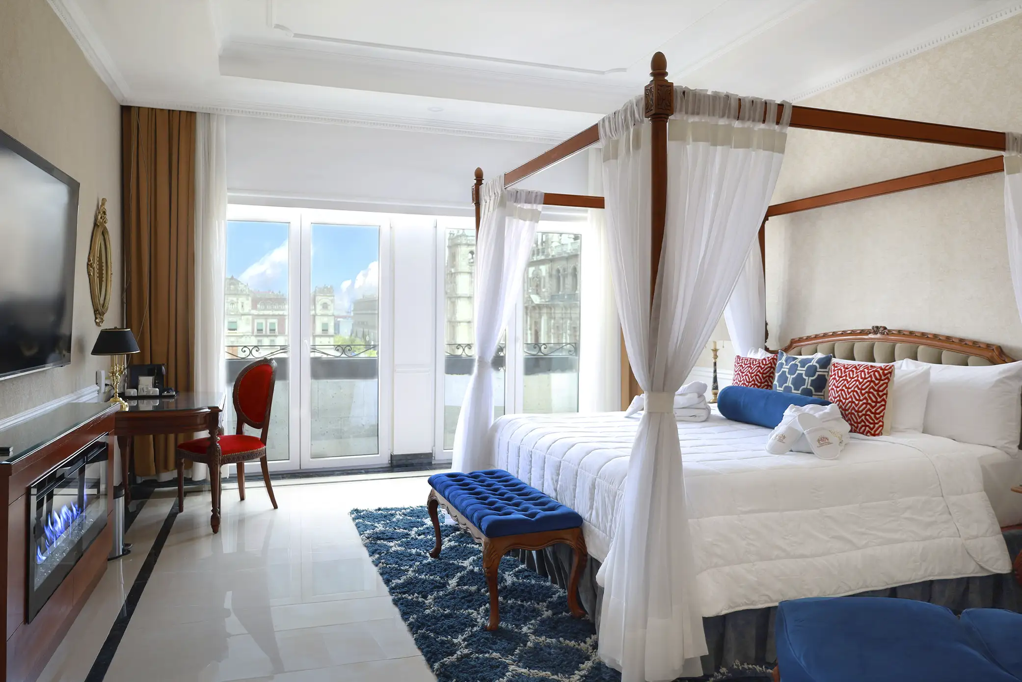 Master-Suite-with-Zocalo-View-at-Gran-Hotel-Ciudad-de-Mexico.-Travel-to-Mexico-City
